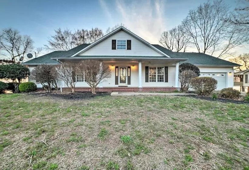 Peaceful Big Sandy Home W/ Deck On Kentucky Lake!