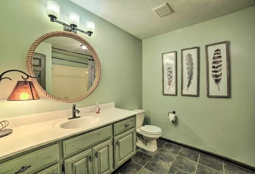 Peaceful Big Sandy Home W/ Deck On Kentucky Lake!