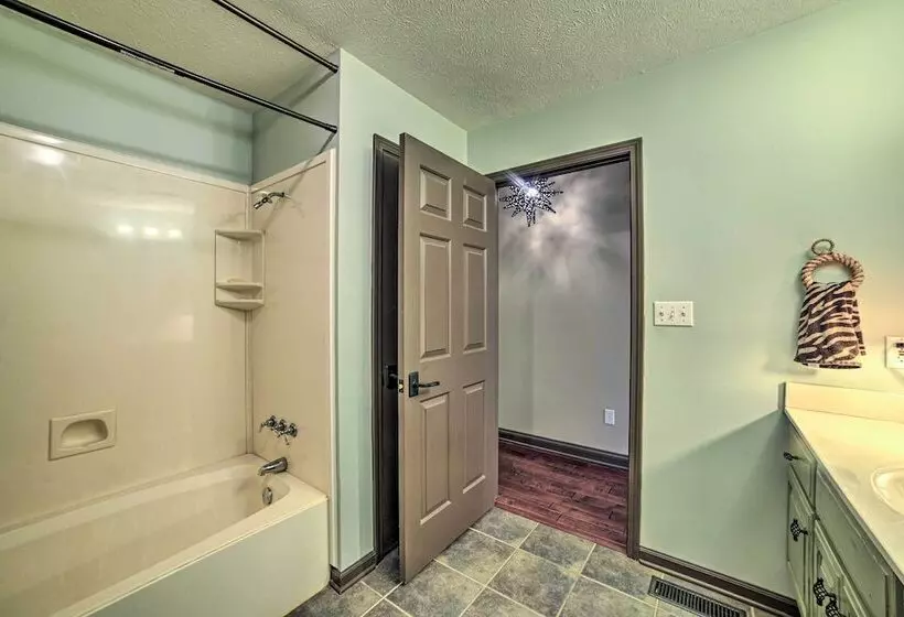 Peaceful Big Sandy Home W/ Deck On Kentucky Lake!