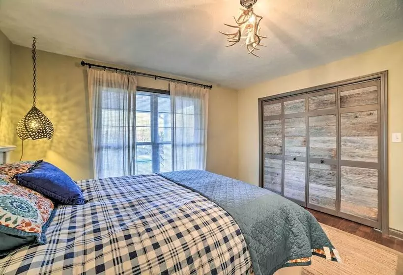 Peaceful Big Sandy Home W/ Deck On Kentucky Lake!