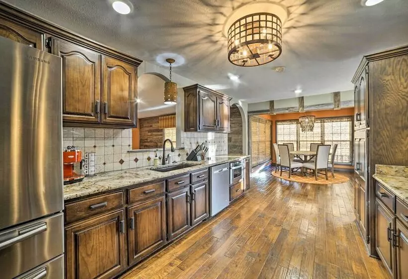 Peaceful Big Sandy Home W/ Deck On Kentucky Lake!