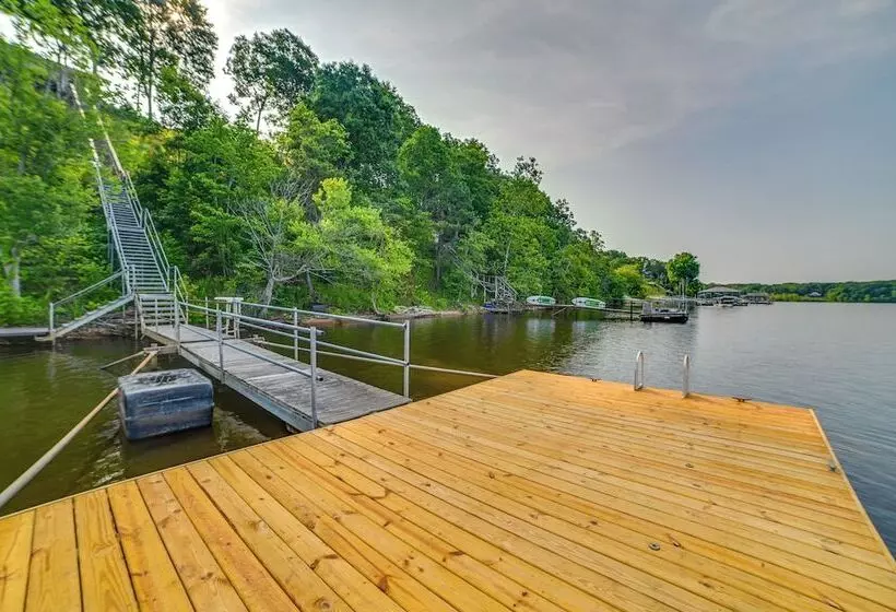 Peaceful Big Sandy Home W/ Deck On Kentucky Lake!