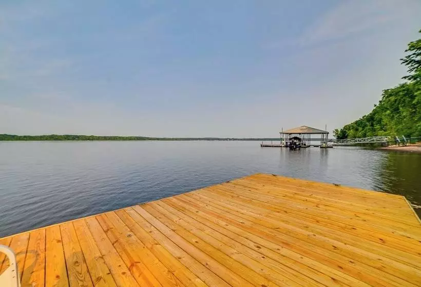 Peaceful Big Sandy Home W/ Deck On Kentucky Lake!