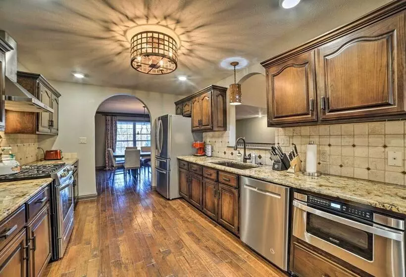 Peaceful Big Sandy Home W/ Deck On Kentucky Lake!