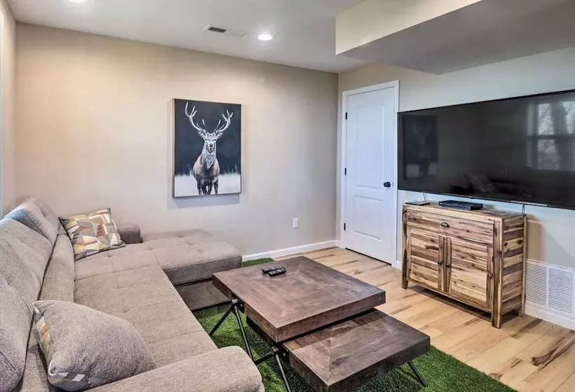 Peaceful Free Union Cabin W/ Deck & Mtn Views