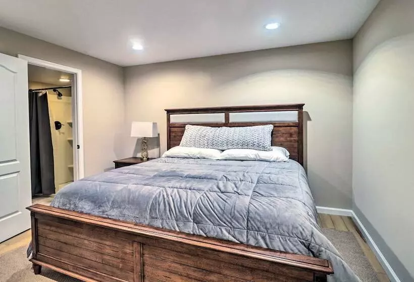 Peaceful Free Union Cabin W/ Deck & Mtn Views