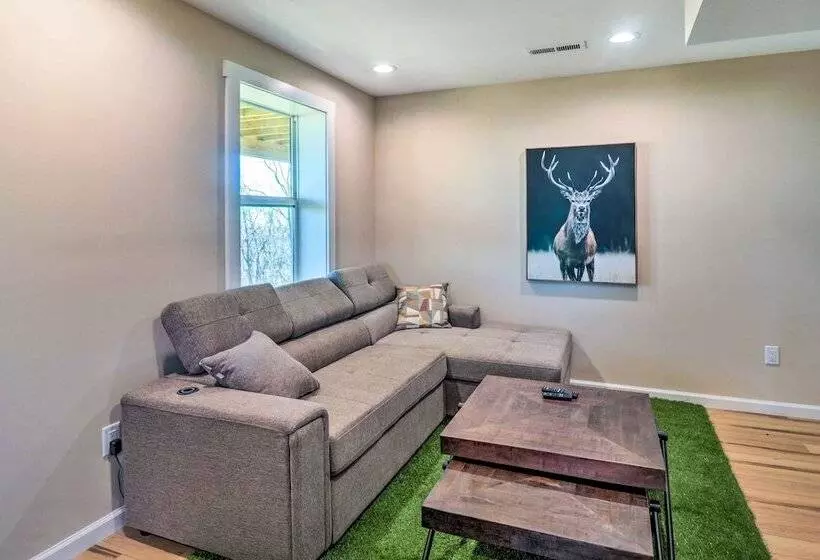 Peaceful Free Union Cabin W/ Deck & Mtn Views