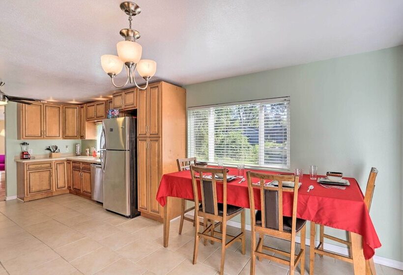 Peaceful Toledo Retreat W/ Spacious Yard!