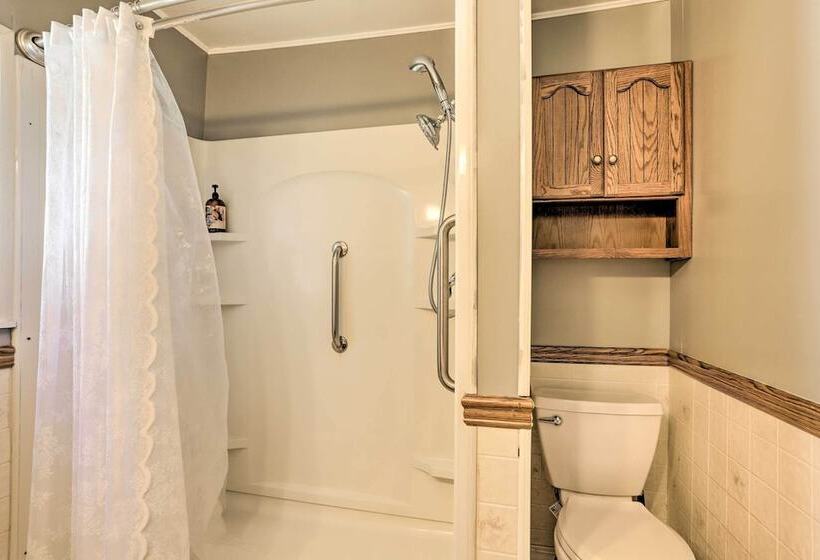 Peaceful Toledo Retreat W/ Spacious Yard!