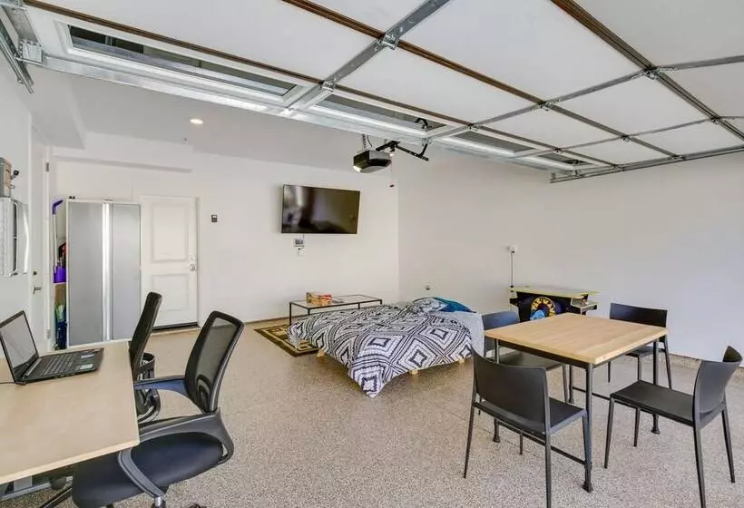 Pet Friendly Paramount Home, 16 Mi To Los Angeles!