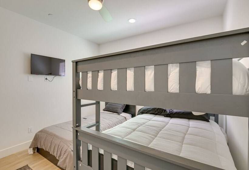 Pet Friendly Paramount Home, 16 Mi To Los Angeles!