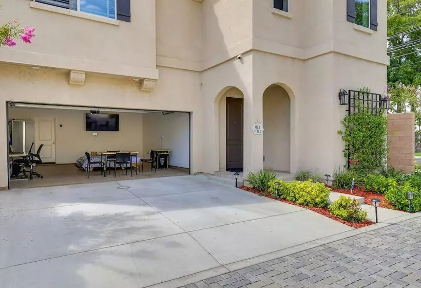 Pet Friendly Paramount Home, 16 Mi To Los Angeles!