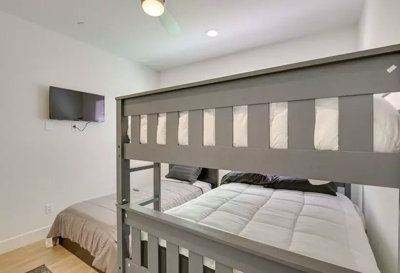 Pet Friendly Paramount Home, 16 Mi To Los Angeles!