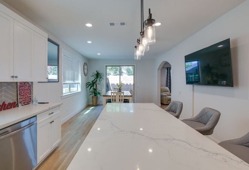 Pet Friendly Paramount Home, 16 Mi To Los Angeles!