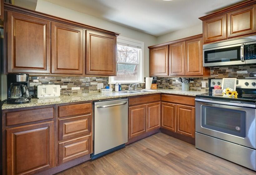 Pueblo House By Riverwalk, 2 Miles To Fairgrounds!