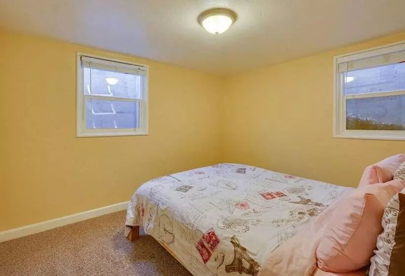 Pueblo House By Riverwalk, 2 Miles To Fairgrounds!