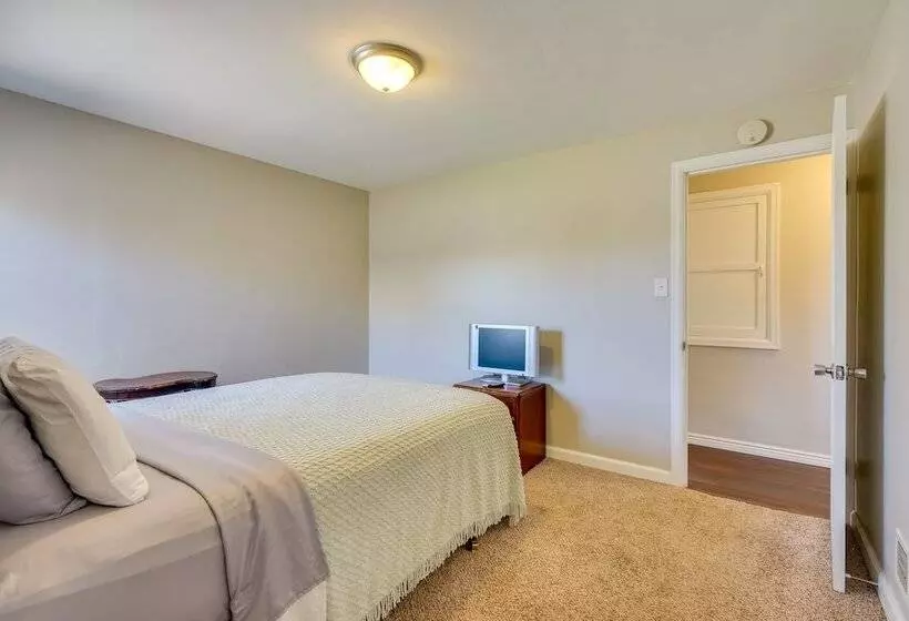 Pueblo House By Riverwalk, 2 Miles To Fairgrounds!