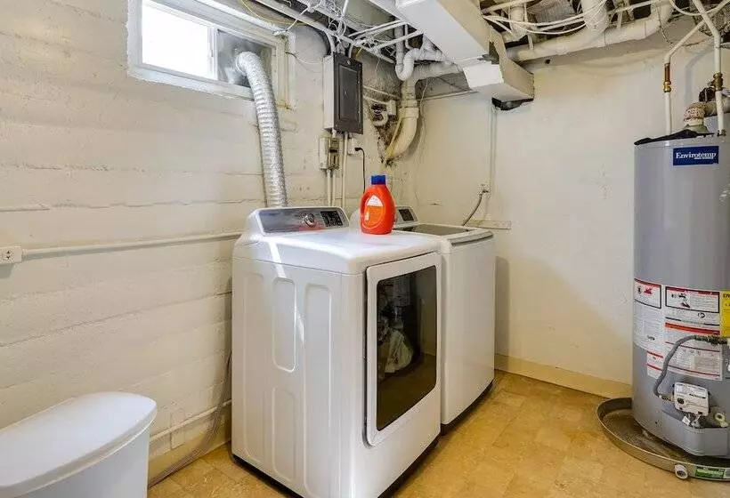 Pueblo House By Riverwalk, 2 Miles To Fairgrounds!