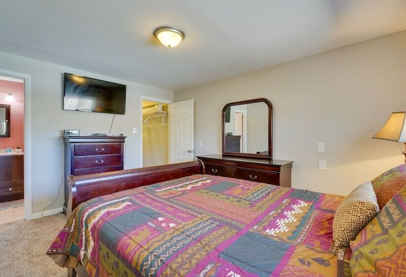 Pueblo House By Riverwalk, 2 Miles To Fairgrounds!