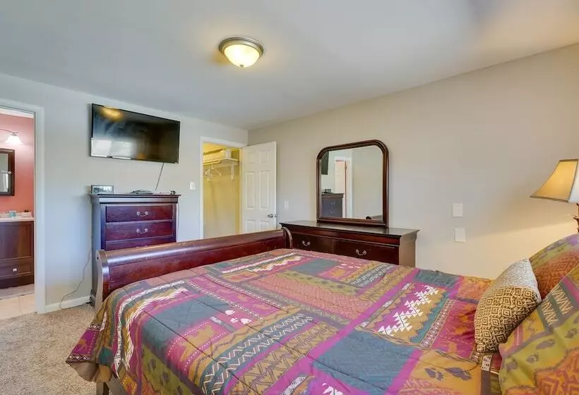 Pueblo House By Riverwalk, 2 Miles To Fairgrounds!