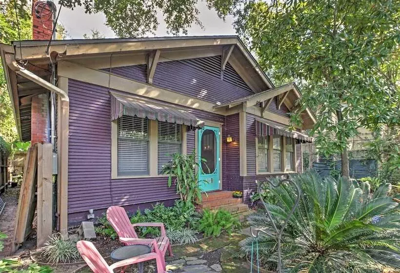 Houston Montrose Home: Walk To Bars & Restaurants!