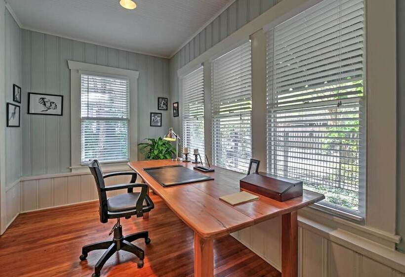 Houston Montrose Home: Walk To Bars & Restaurants!