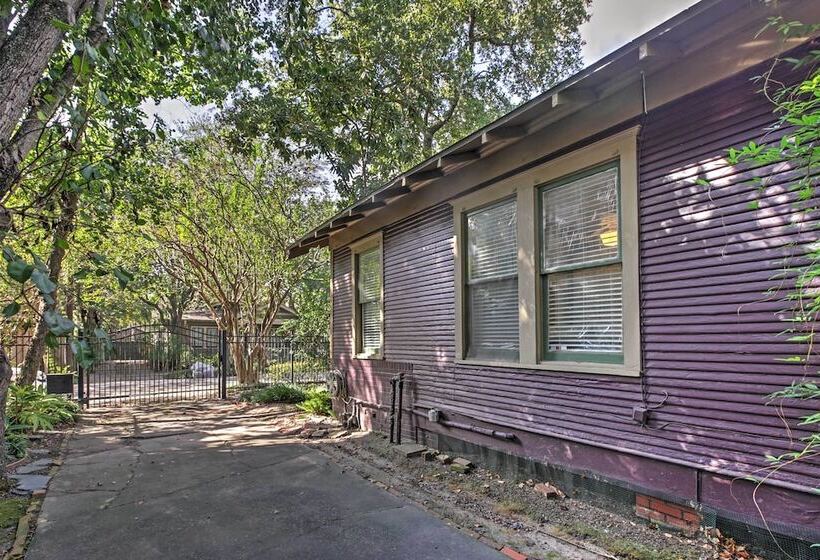 Houston Montrose Home: Walk To Bars & Restaurants!