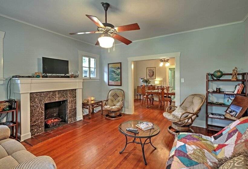 Houston Montrose Home: Walk To Bars & Restaurants!