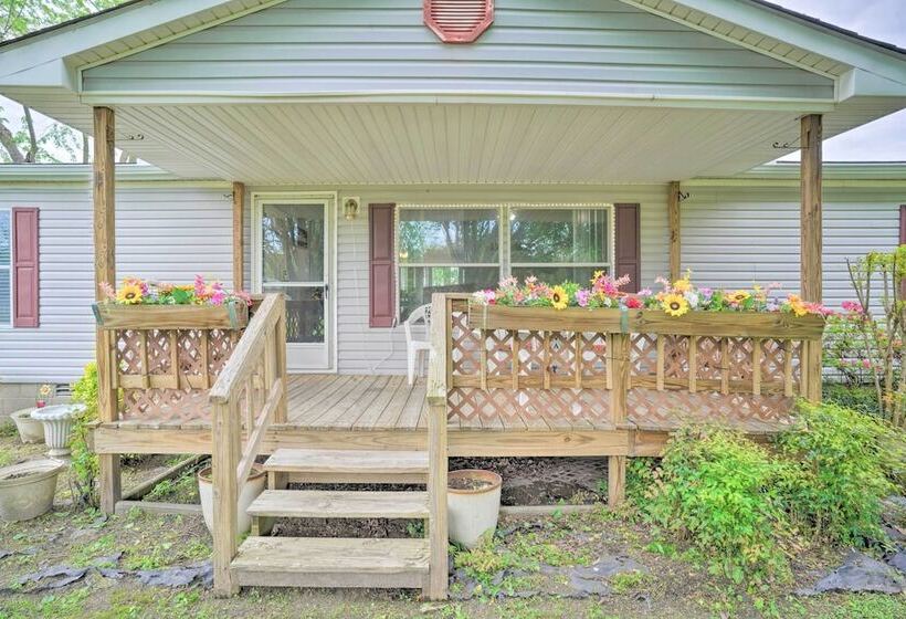 Quaint Ridgely Home ~ 9 Mi To Reelfoot Lake!