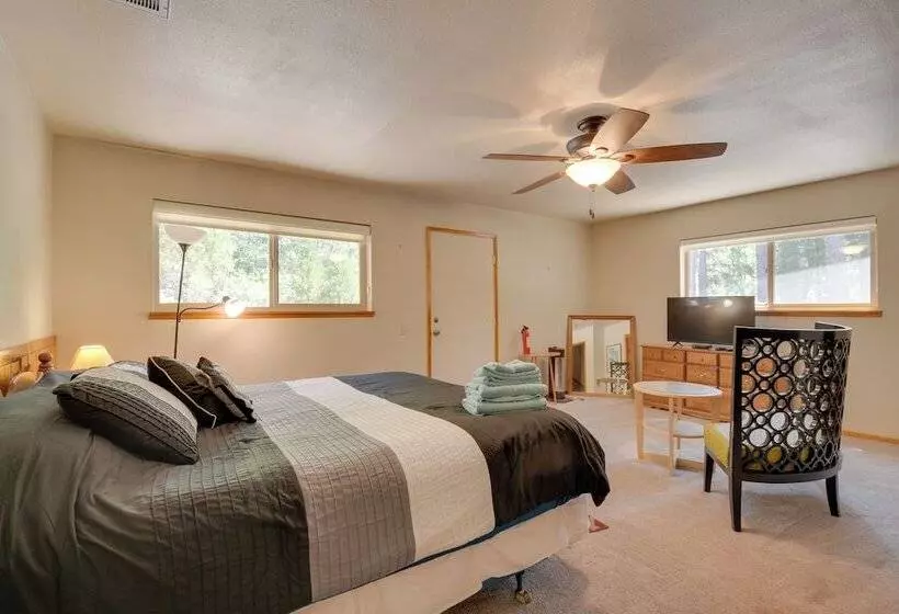 Riverfront Home Near Yosemite National Park!