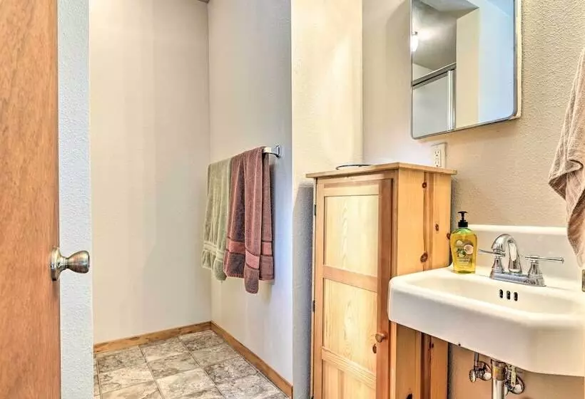 Riverfront Home Near Yosemite National Park!