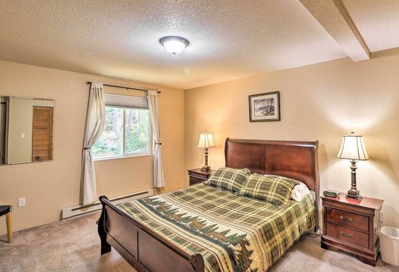 Riverfront Hungry Horse House With Large Deck!