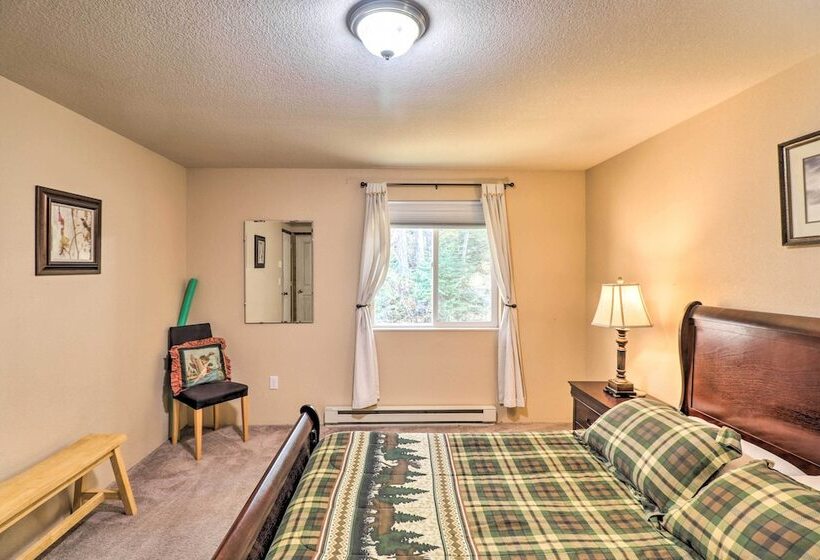 Riverfront Hungry Horse House With Large Deck!