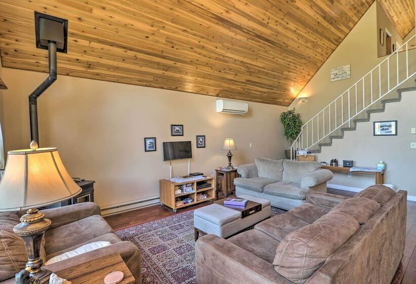 Riverfront Hungry Horse House With Large Deck!