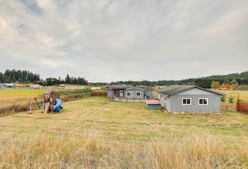 Serene Sequim Retreat W/ Deck: Pets Welcome!