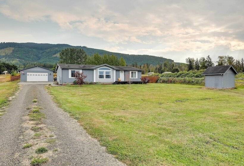 Serene Sequim Retreat W/ Deck: Pets Welcome!