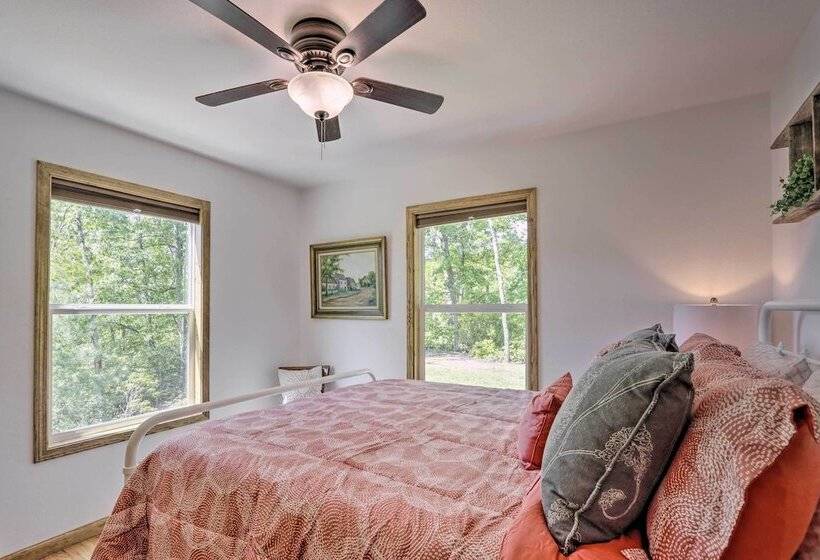 Sky Blue Overlook Hot Tub & Screened Porch!