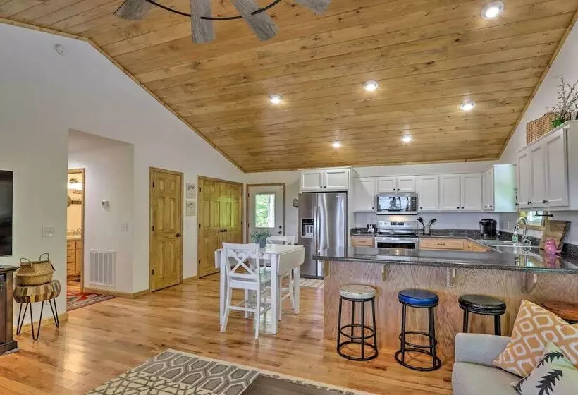 Sky Blue Overlook   Hot Tub & Screened Porch!