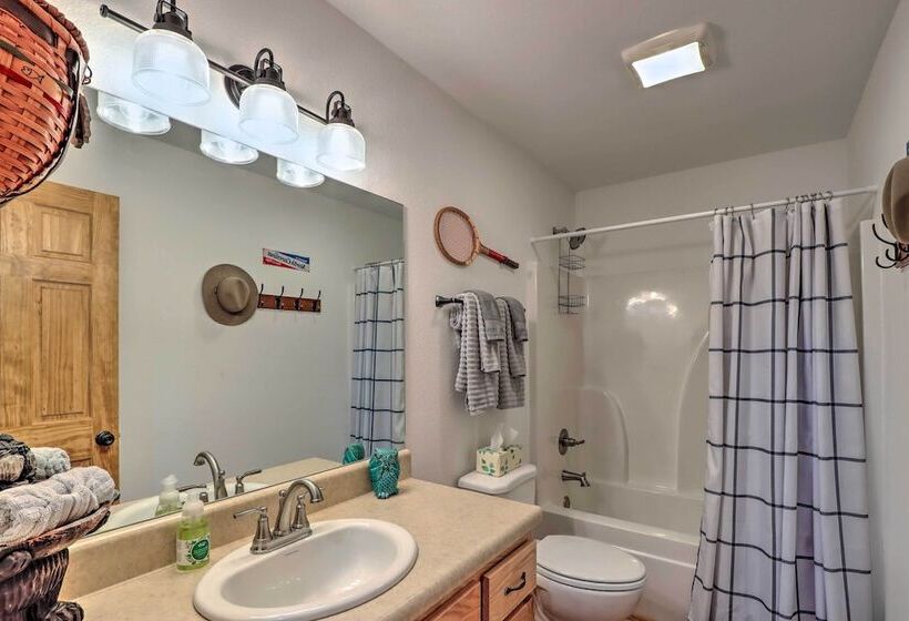 Sky Blue Overlook Hot Tub & Screened Porch!