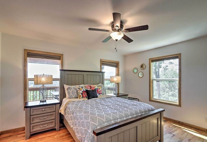 Sky Blue Overlook Hot Tub & Screened Porch!