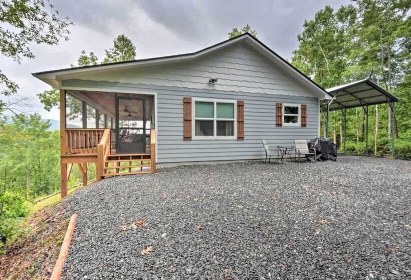 Sky Blue Overlook Hot Tub & Screened Porch!