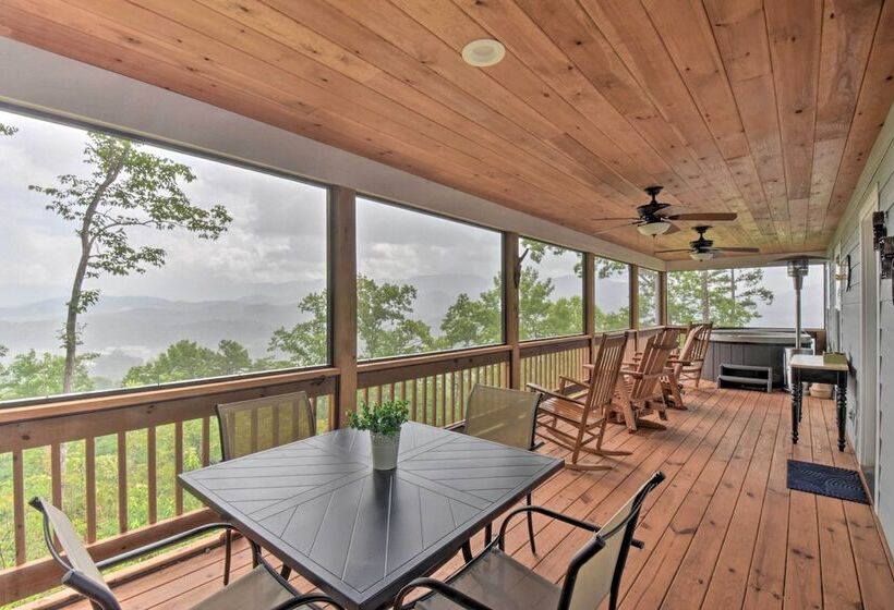 Sky Blue Overlook Hot Tub & Screened Porch!