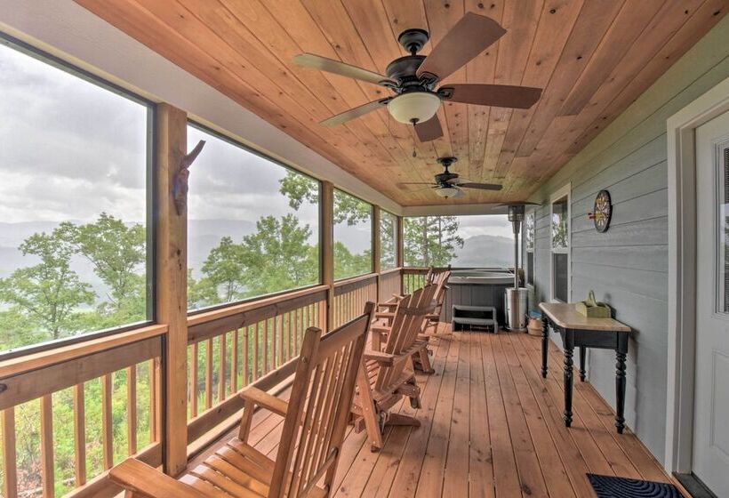 Sky Blue Overlook Hot Tub & Screened Porch!