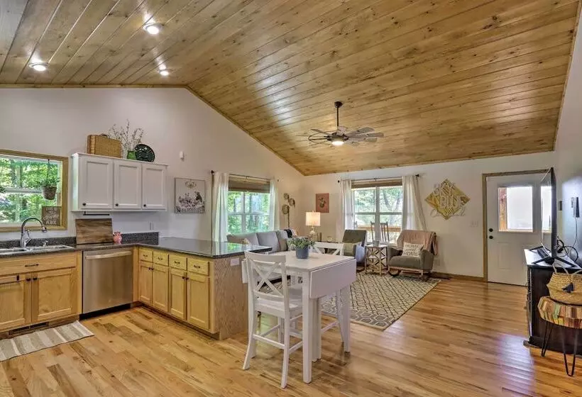 Sky Blue Overlook   Hot Tub & Screened Porch!