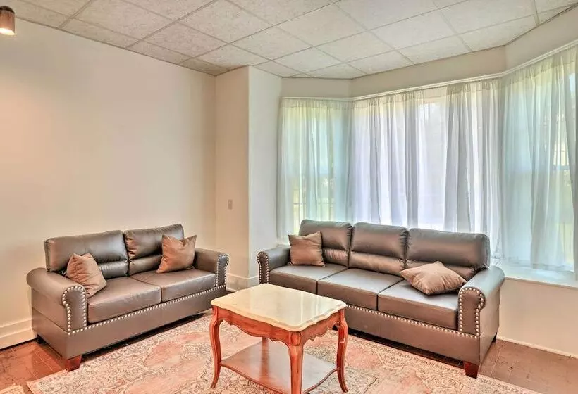 Sodus Point Escape W/ Yard: Walk To Lake Ontario