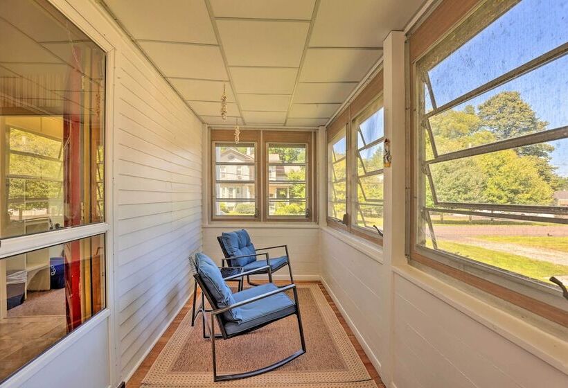 Sodus Point Escape W/ Yard: Walk To Lake Ontario