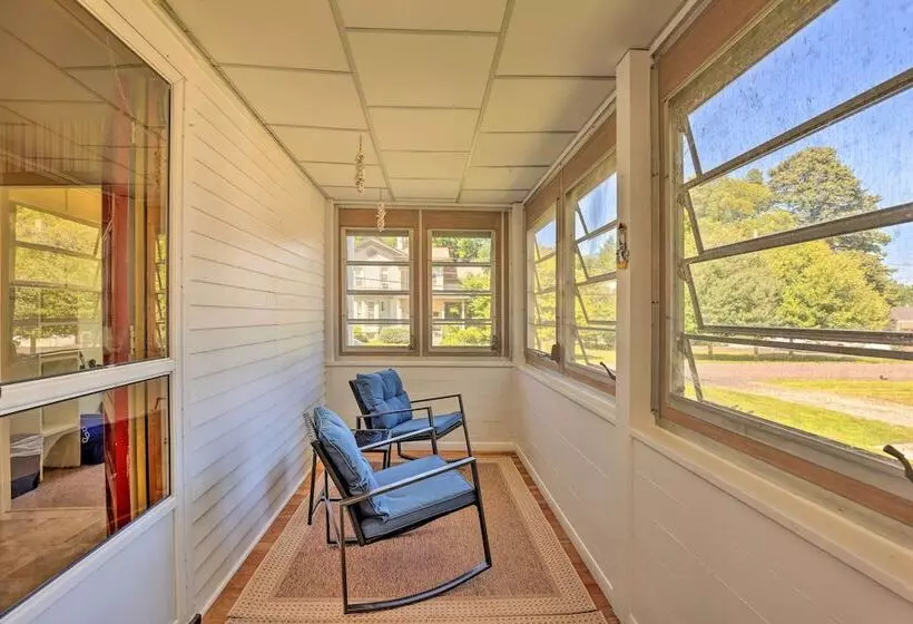 Sodus Point Escape W/ Yard: Walk To Lake Ontario