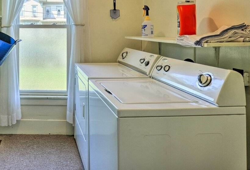 Sodus Point Escape W/ Yard: Walk To Lake Ontario