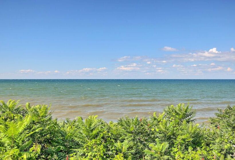 Sodus Point Escape W/ Yard: Walk To Lake Ontario