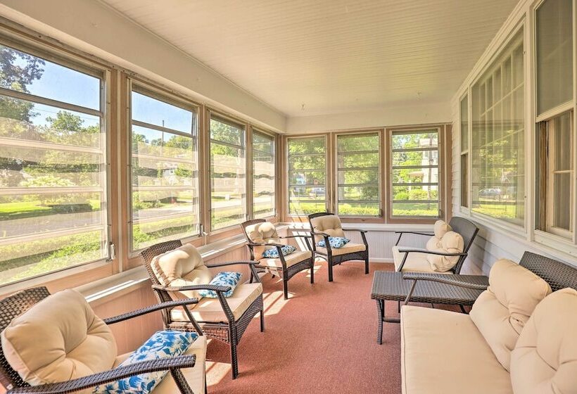 Sodus Point Escape W/ Yard: Walk To Lake Ontario